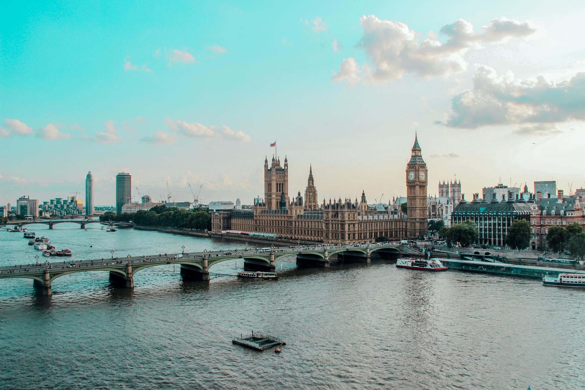 pexels-gianluca-pugliese-556984722-16771428