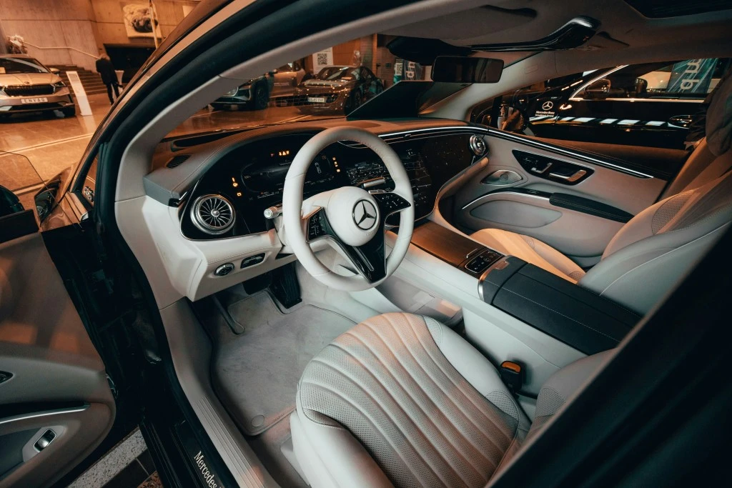 Luxury Executive Cars in London (2026) Business and Airport Travel.