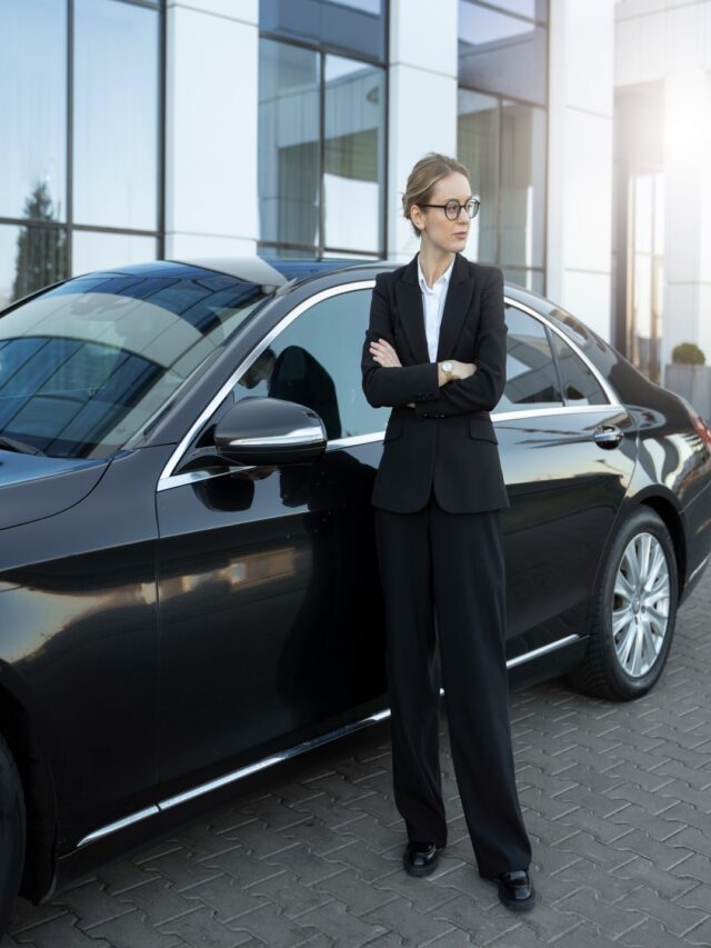 elegant-uber-driver-giving-taxi-ride (2) (1)